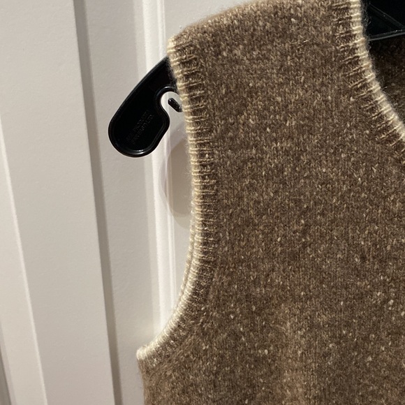Neiman Marcus Sleeveless CASHMERE Sweater - Picture 4 of 7